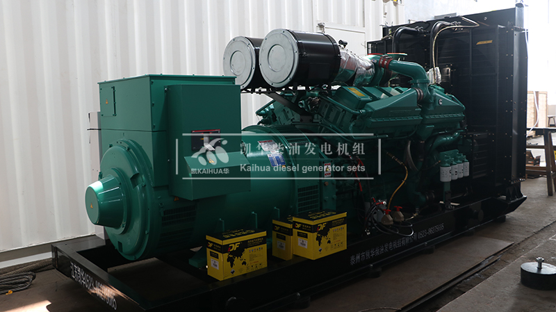 青島一（yī）台810kw康明斯發電機組成功出廠